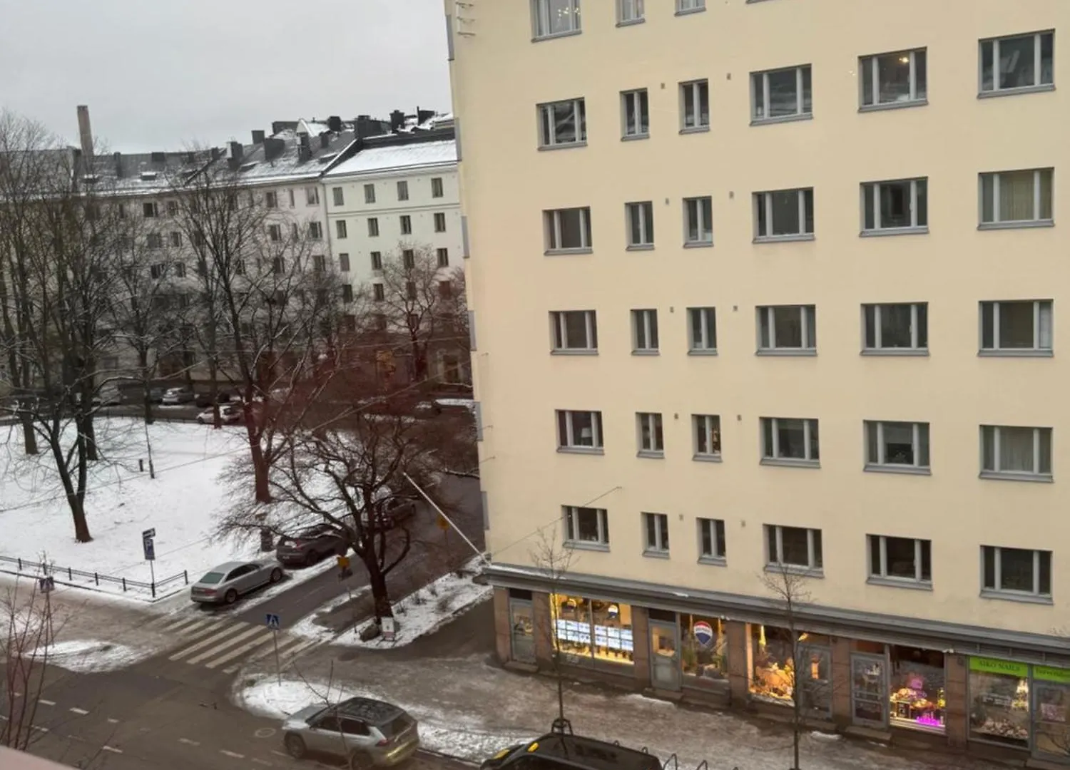 Your Chic Vibrant Apt Helsinki